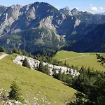Eisenberg - Komfortables, Helles Mit Balkon Und Alpenblick Ruhig Gelegen In Mitte