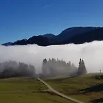 Eisenberg - Komfortables, Helles Mit Balkon Und Alpenblick Ruhig Gelegen In Mitte Apartamento