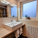 Eisenberg - Komfortables, Helles Mit Balkon Und Alpenblick Ruhig Gelegen In Mitte Apartamento