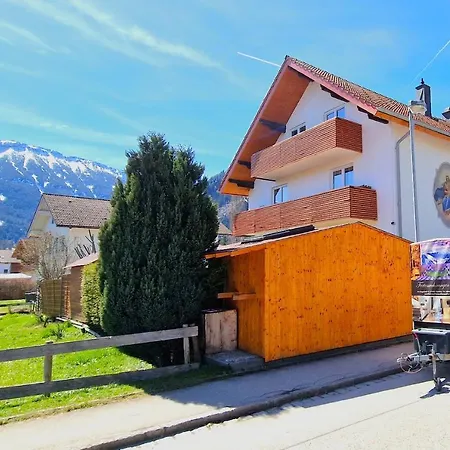Eisenberg - Komfortables, Helles Mit Balkon Und Alpenblick Ruhig Gelegen In Mitte