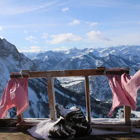 Eisenberg - Komfortables, Helles Mit Balkon Und Alpenblick Ruhig Gelegen In Mitte بفرونتن