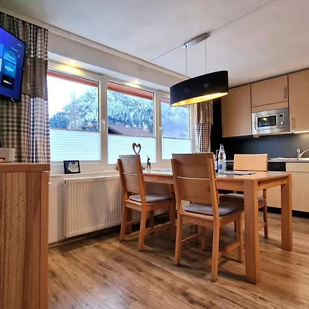 Eisenberg - Komfortables, Helles Mit Balkon Und Alpenblick Ruhig Gelegen In Mitte بفرونتن