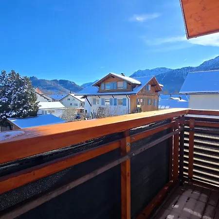 Eisenberg - Komfortables, Helles Mit Balkon Und Alpenblick Ruhig Gelegen In Mitte Apartment