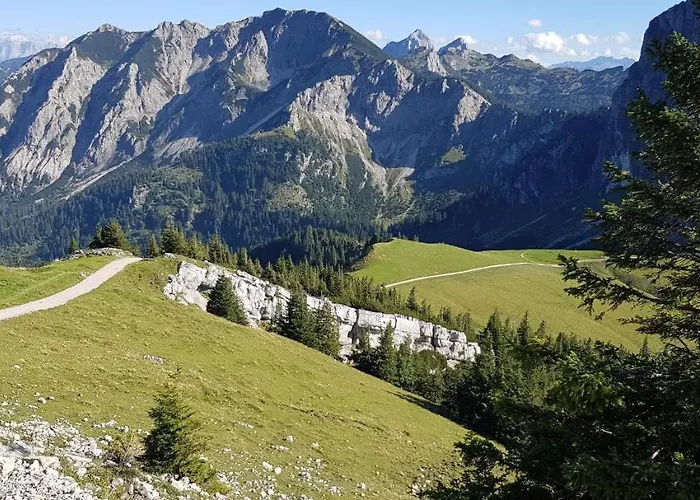 Eisenberg - Komfortables, Helles Mit Balkon Und Alpenblick Ruhig Gelegen In Mitte