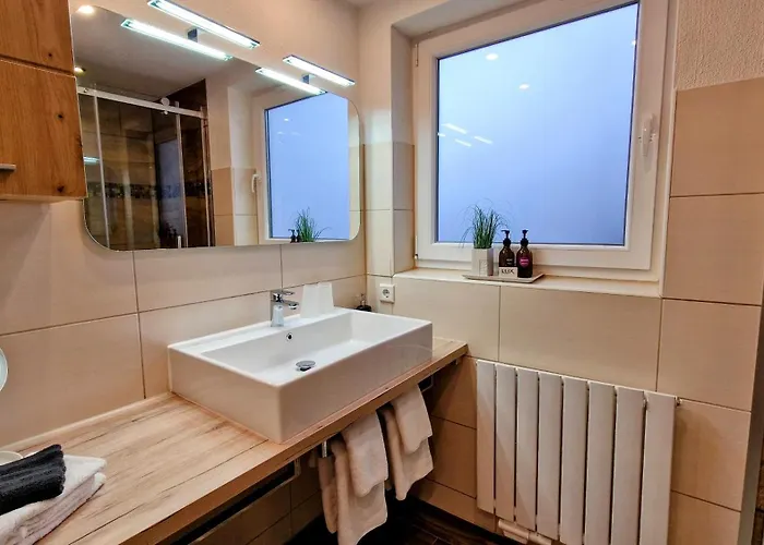 Eisenberg - Komfortables, Helles Mit Balkon Und Alpenblick Ruhig Gelegen In Mitte Apartment
