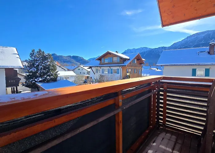 Eisenberg - Komfortables, Helles Mit Balkon Und Alpenblick Ruhig Gelegen In Mitte Apartment